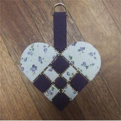Patchworkm�nster - H�ndsyede Store Hjerter